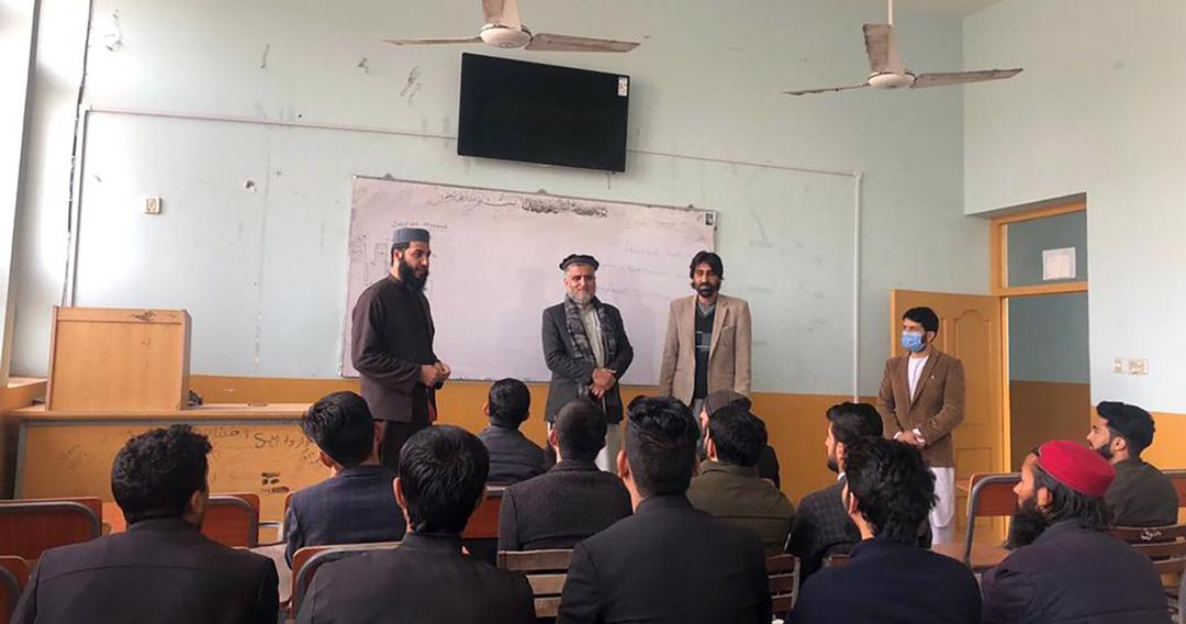 Taliban Vitabu Vilivyoandikwa na Wanawake Vyaondolewa 