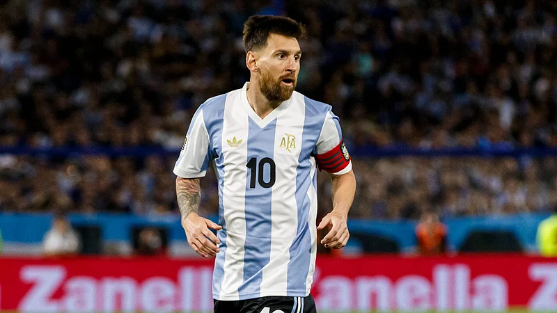 Messi Azua Kizaaa Zaa India, Uwanja Hautamaniki