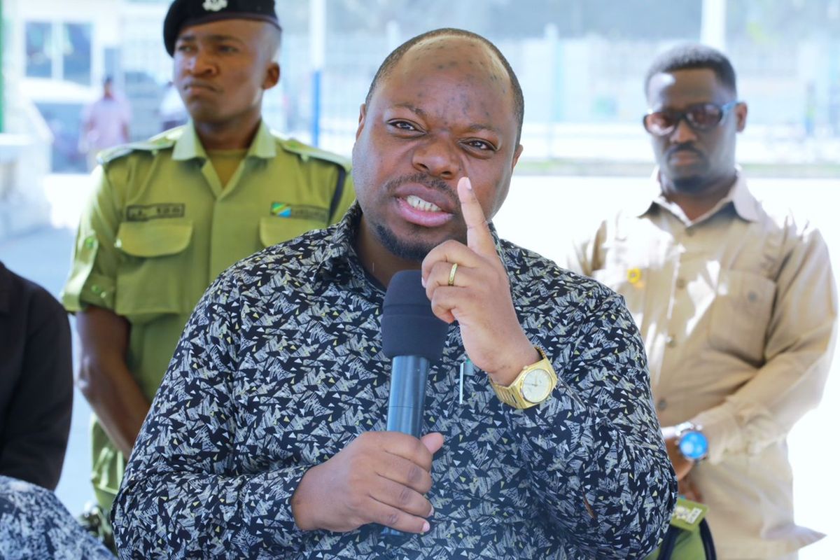 Chalamila Atupa Jiwe Gizani Wakuu Wawilaya Dar