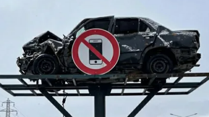 Magari Yaliyopata Ajali Yatumika Kama Isharaza Barabarani Uturuki