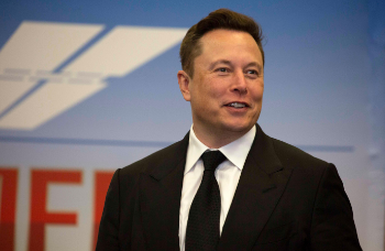 Elon Musk Apingana na Waliosema Pesa Hainunui Furaha